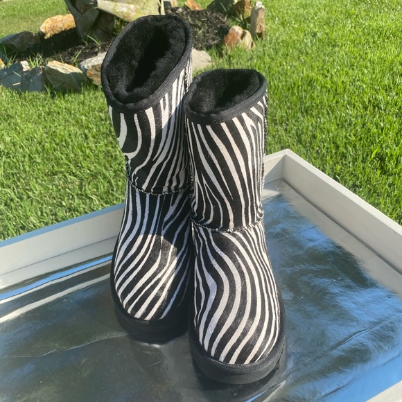 UGG boots, Classic Short Exotic, Zebra🦓pattern, Brand New Boots! - Picture 1 of 17